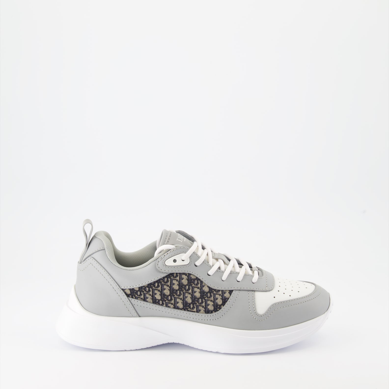 B25 sneakers