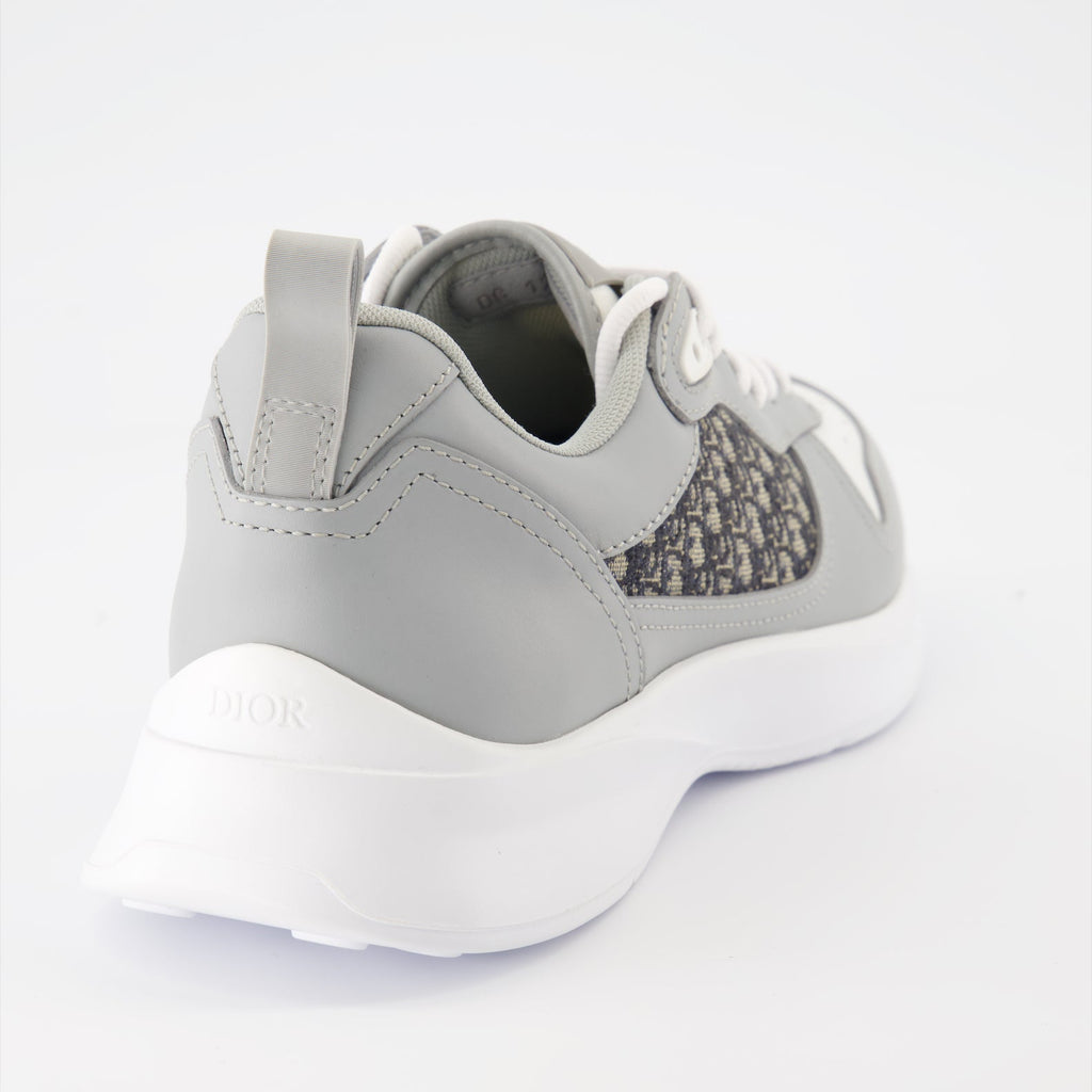 B25 sneakers