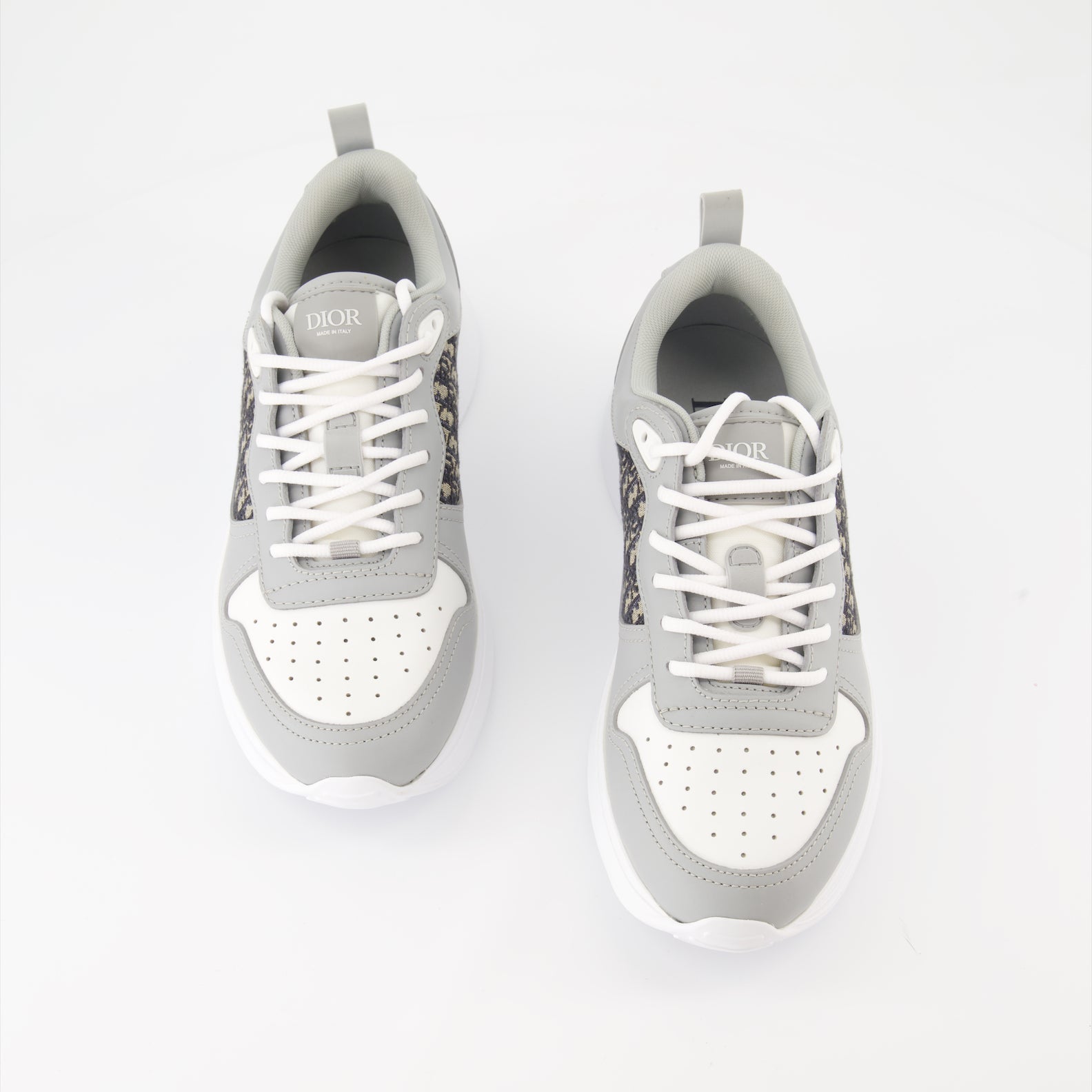 B25 sneakers