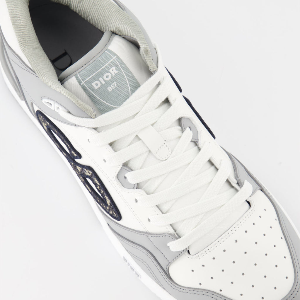 B57 Sneakers