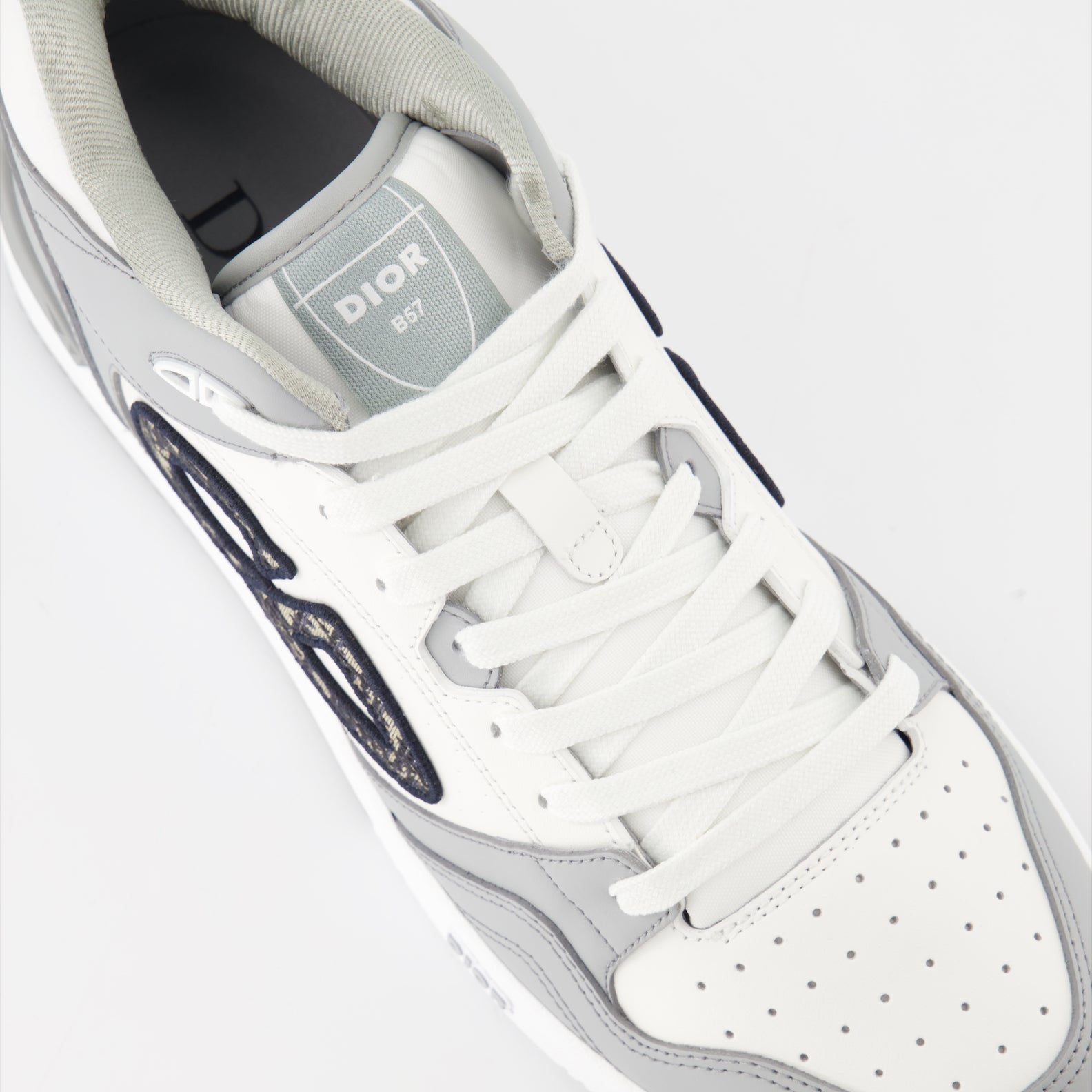 B57 Sneakers