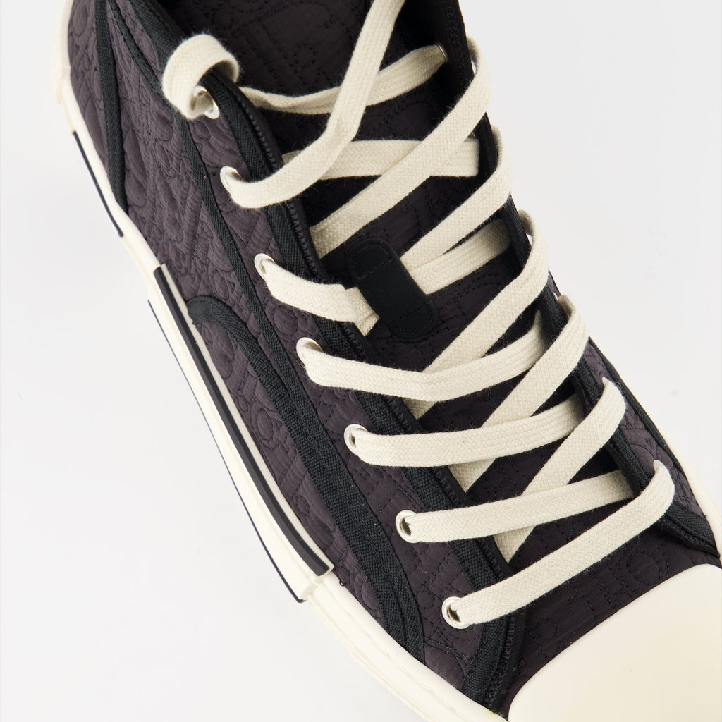 B23 sneakers