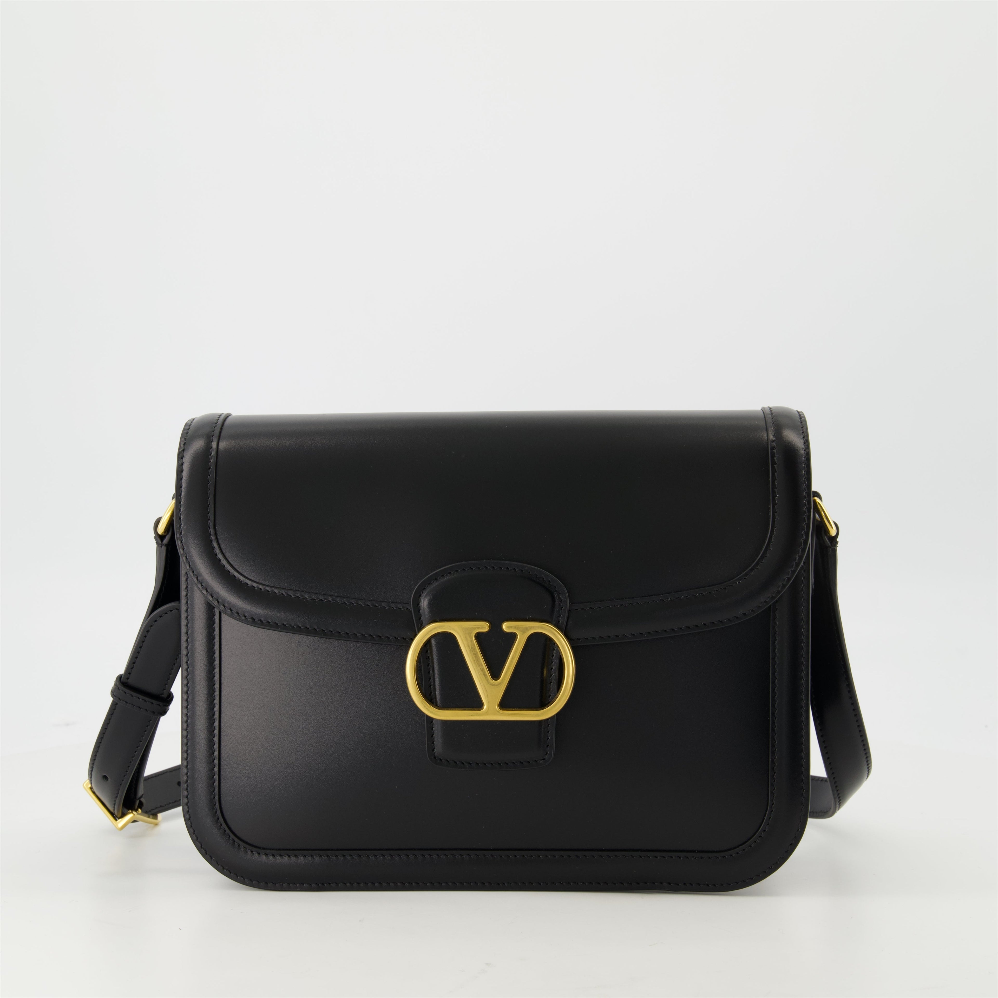 VLogo 9T05 Shoulder Bag