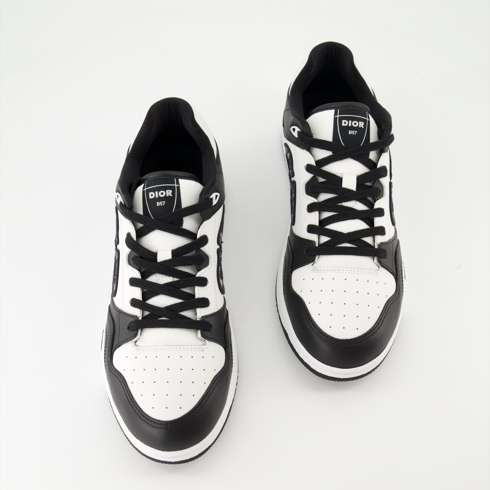 B57 Sneakers