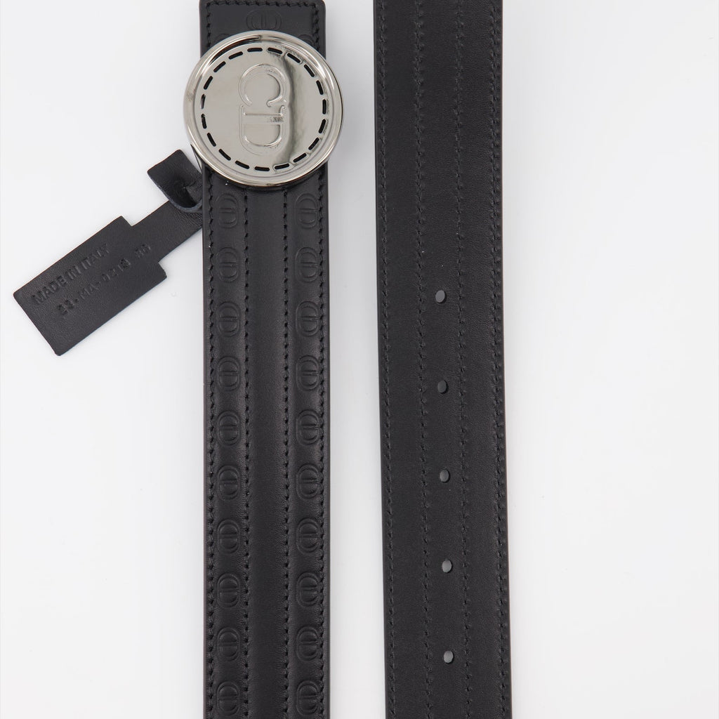 Grained logo belt