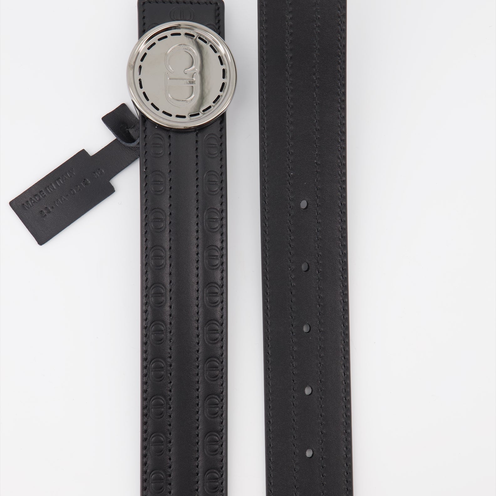 Grained logo belt