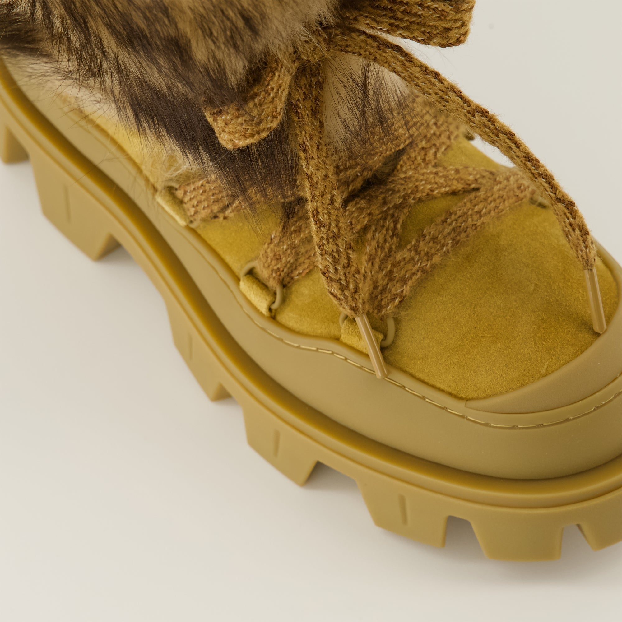 Peak Boots