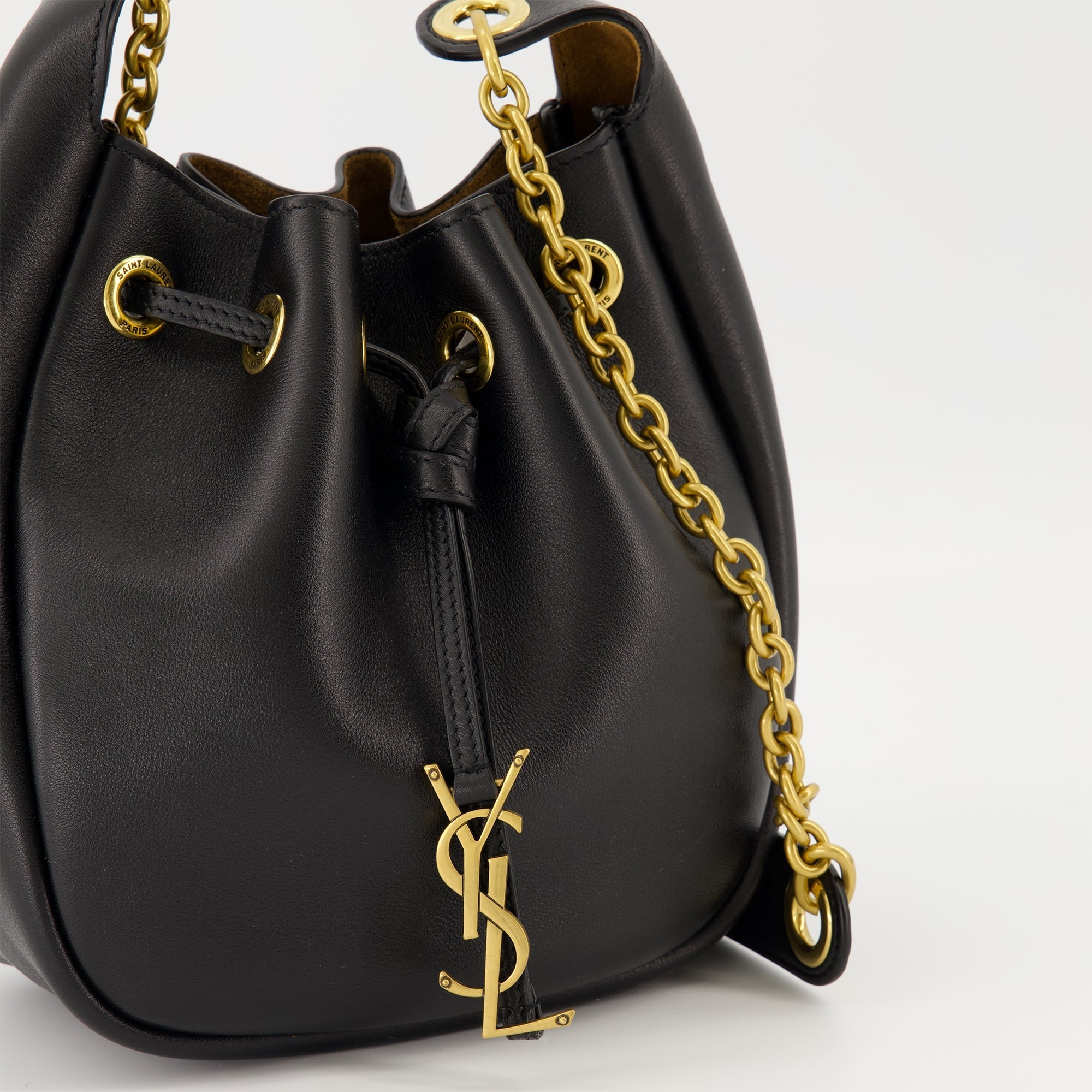 Bucket bag